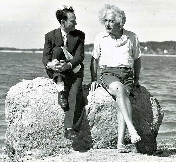 30. Эйнштейн на пляже, 1939