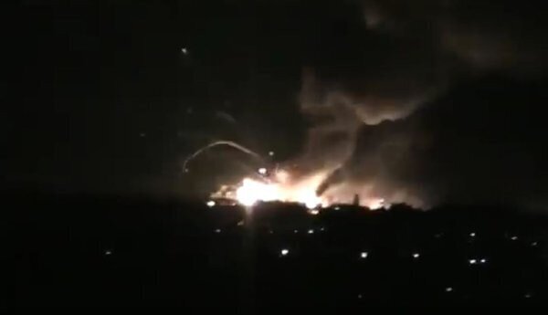 В Луганской области горит склад с боеприпасами, снаряды разлетаются на 10-и километров 