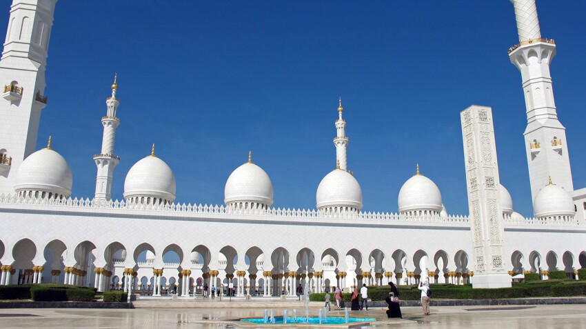Мечеть Шейха Зайда – главная витрина несметных богатств эмирата Абу-Даби