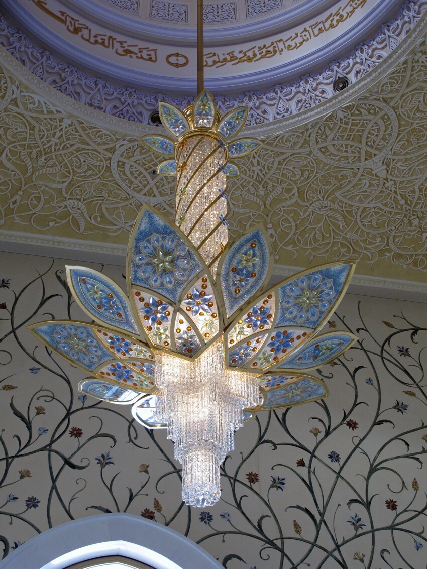 Мечеть Шейха Зайда – главная витрина несметных богатств эмирата Абу-Даби