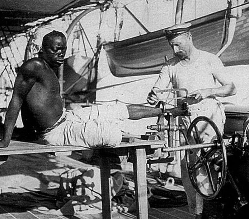 Груз арабского работорговца, пойманного британцами в начале прошлого века