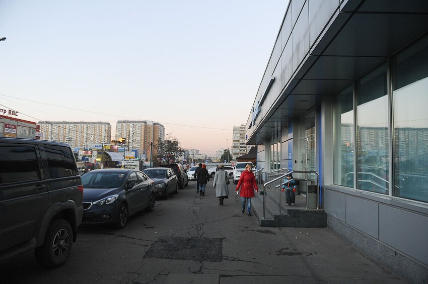 Кто пострадал от расширения зоны платных парковок в Москве