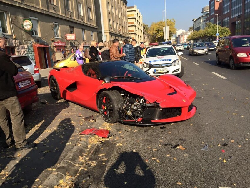 В Будапеште разбили Ferrari LaFerrari