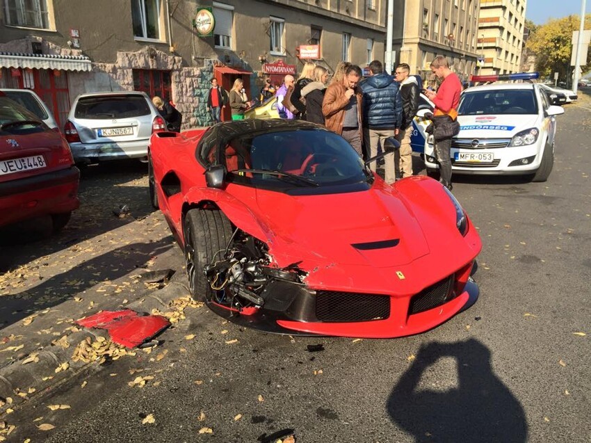В Будапеште разбили Ferrari LaFerrari