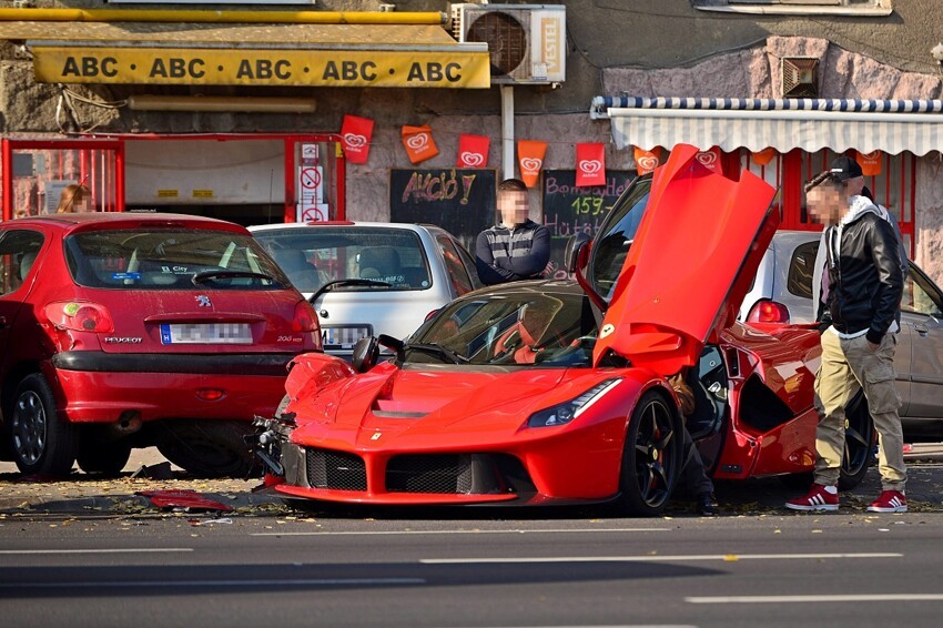 В Будапеште разбили Ferrari LaFerrari