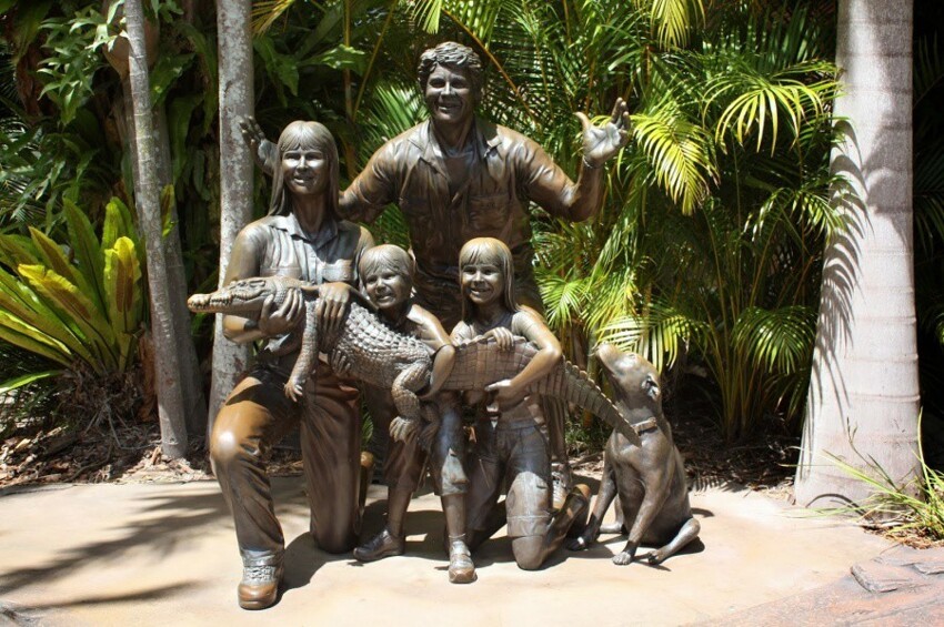1. «Стив Ирвин и его семья» («Охотник за крокодилами») Бирва, штат Квинсленд, Австралия