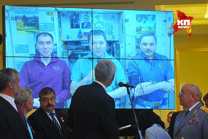 Юных героев поздравили космонавты МКС Михаил Корниенко, Олег Кононенко и Сергей Волков