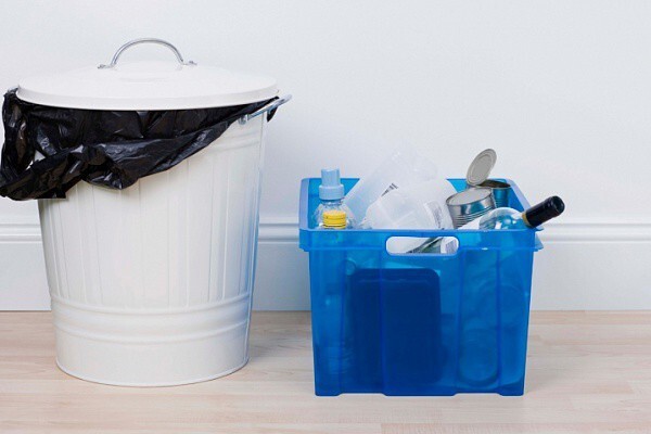 8. Отмойте мусорное ведро