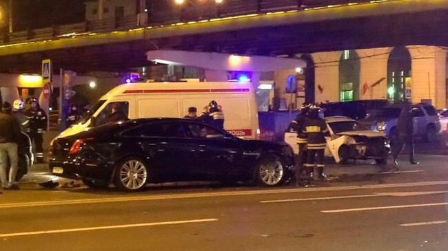 Авария дня. 19-летний водитель Porsche устроил массовую аварию в Москве