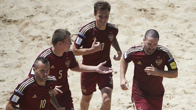 Игроки сборной России по пляжному футболу одержали победу в финальном поединке Межконтинентального кубка.