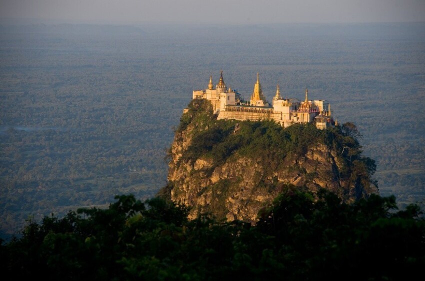 Монастырь Таунг Калат, Мьянма