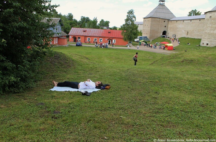 Могила киевского князя и Путь из варяг в греки 