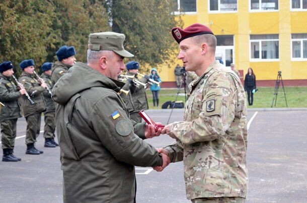 1. Пресс-служба так называемой национальной гвардии Украины сообщает о том, что на Украине завершены совместные с американцами учения, которые впору вносить в Книгу рекордов Гиннесса по продолжительности. Стартовали «учения» «Fearless Guardian-2015» 