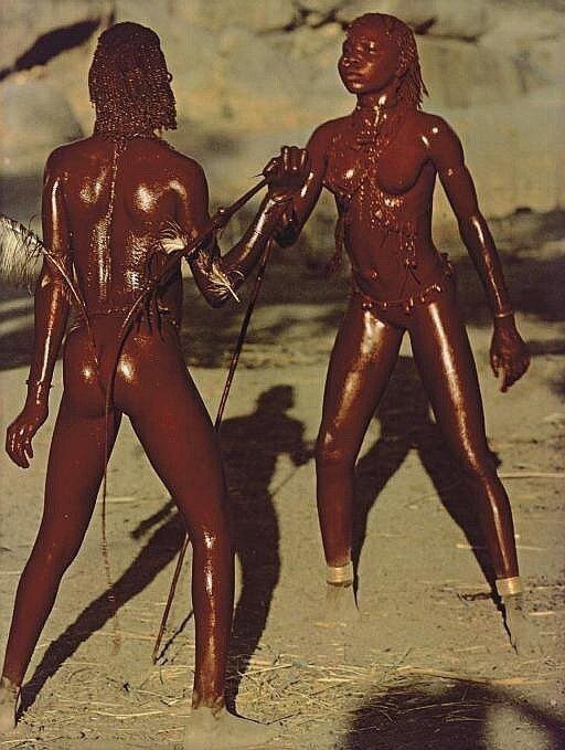 Танцовщицы Нуба из племени Кау. Судан, 1975 год.