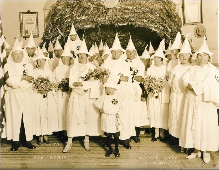 Свадьба членов Ку-клукс-клана. США, 1926 год.