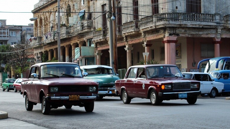 Как бывшие соотечественники помогают кубинцам решить вопрос с ремонтом старых советских машин