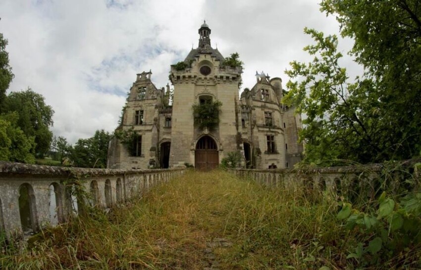 Как Европа забывает свою историю. На примере французского замка Château de la Mothe-Chandeniers