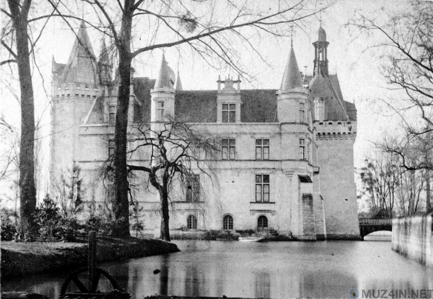 Как Европа забывает свою историю. На примере французского замка Château de la Mothe-Chandeniers