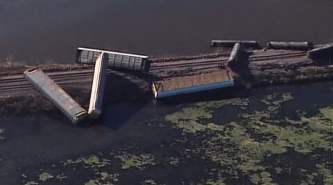 Крупная авария на железной дороге в США, два грузовых поезда сошли с рельс