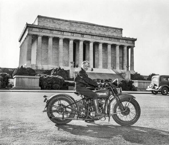 Первая байкерша с официальной лицензией. Вашингтон. США. 1937 г. 
