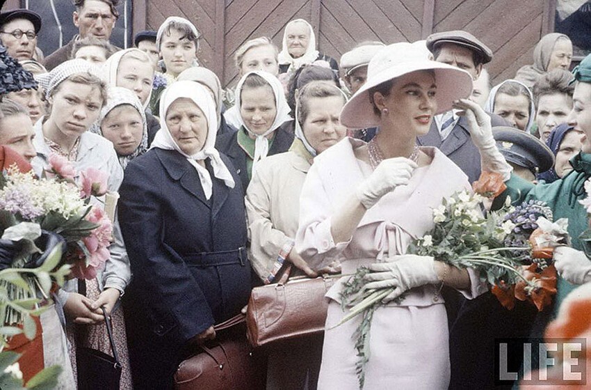 4. Встреча двух разных миров: показ Dior в Москве, 1959 год.