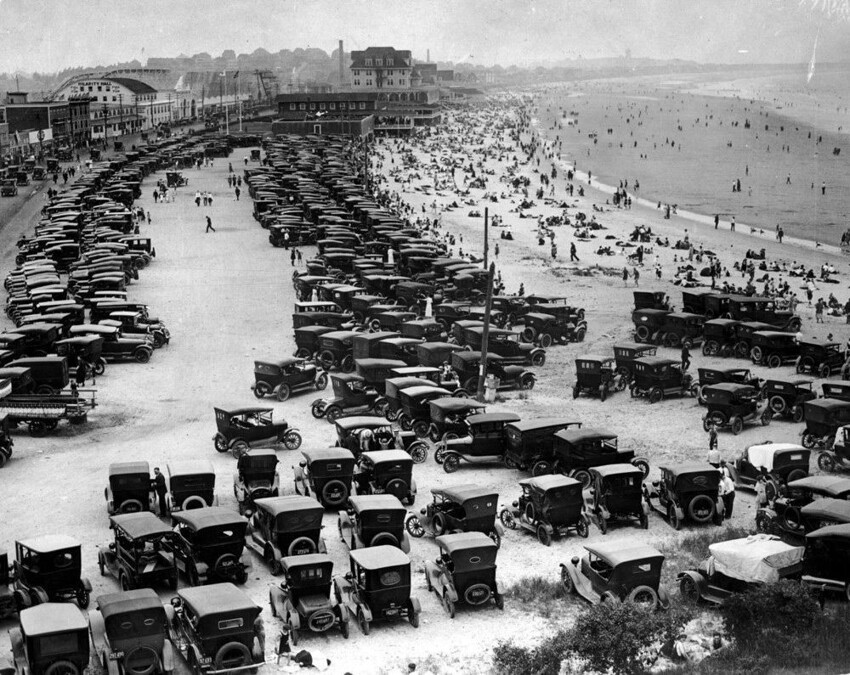 13. На пляже, США, 1920 г
