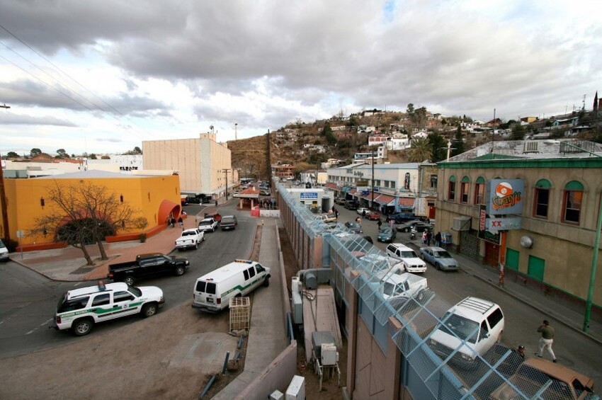 Власти обнаружили около 180 незаконных подземных тоннелей на границе США и Мексики