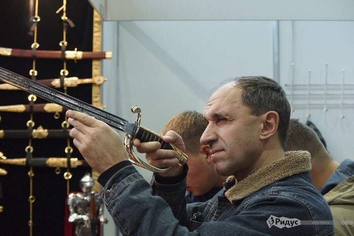 Уникальные экспонаты выставки современного холодного оружия «Клинок — традиции и современность 2015»