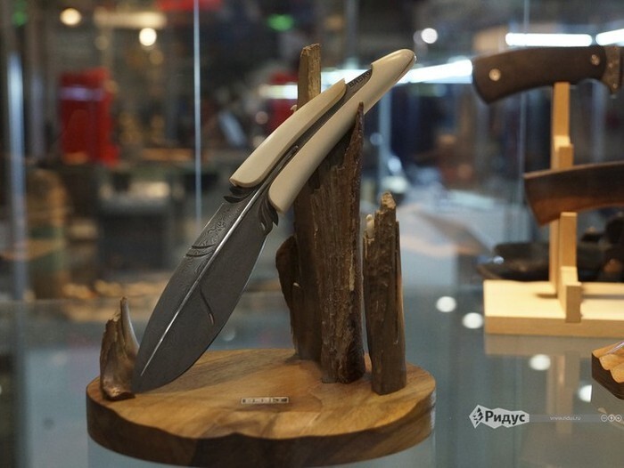 Уникальные экспонаты выставки современного холодного оружия «Клинок — традиции и современность 2015»