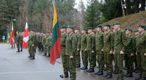 Украинская армия "подавляет" русское восстание в Прибалтик.е