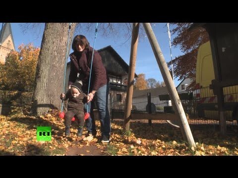 Немцев выселяют из домов ради размещения беженцев. 