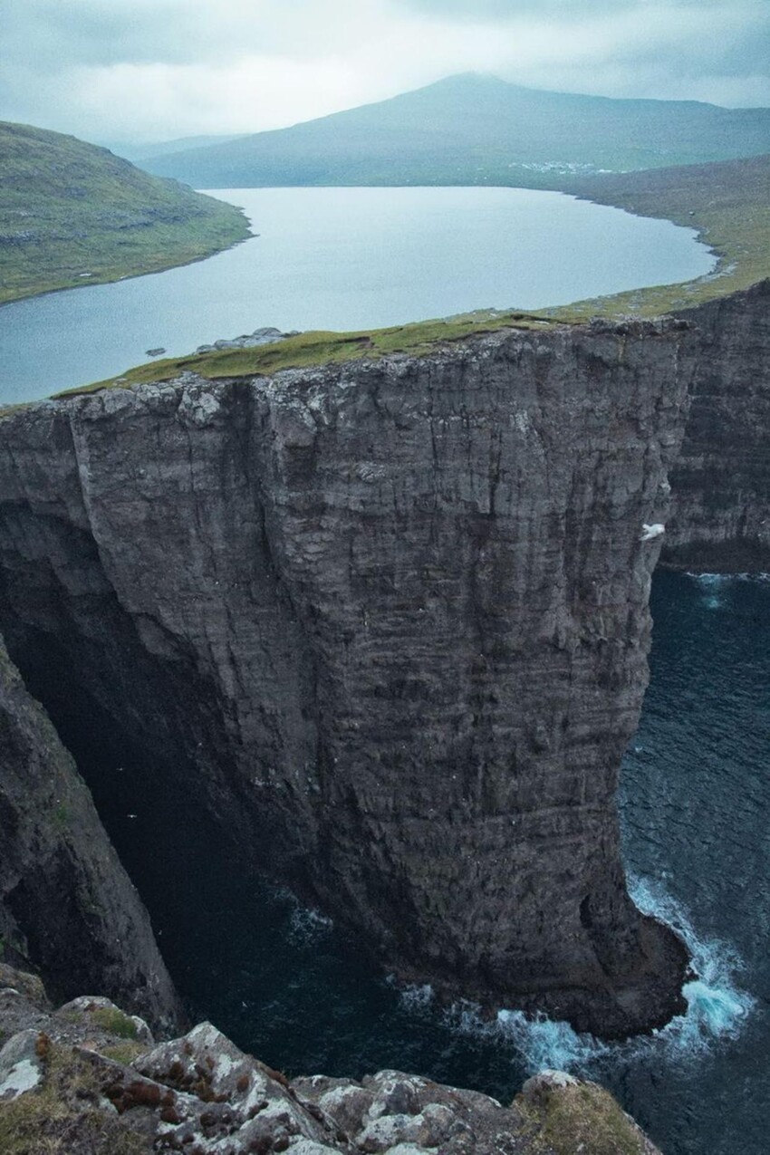 7. Озеро над океаном: Сорвагсватн на Фарерских островах