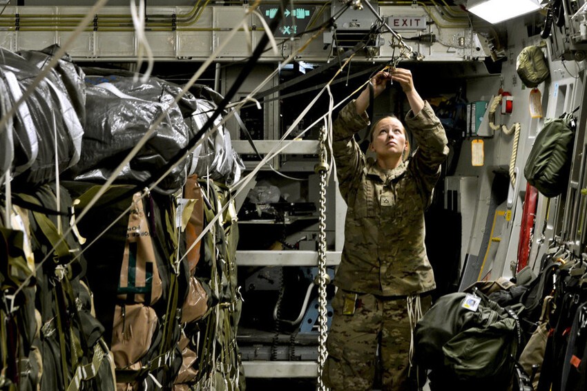 40 потрясающих фото женщин в армии, служащих своим странам
