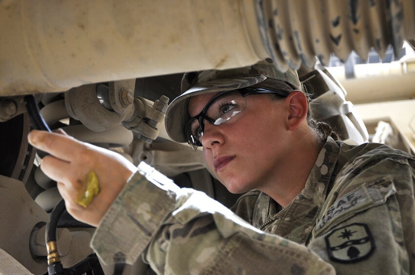 40 потрясающих фото женщин в армии, служащих своим странам