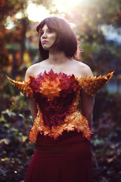 Платье из листьев