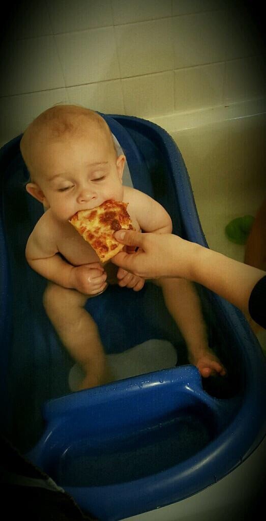 Даже малыши любят пиццу
