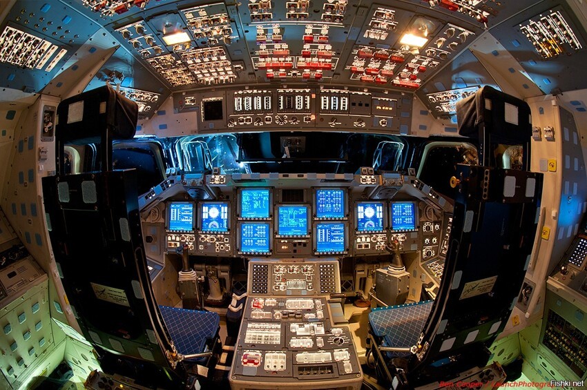 Приборная панель космического корабля «Endeavour»