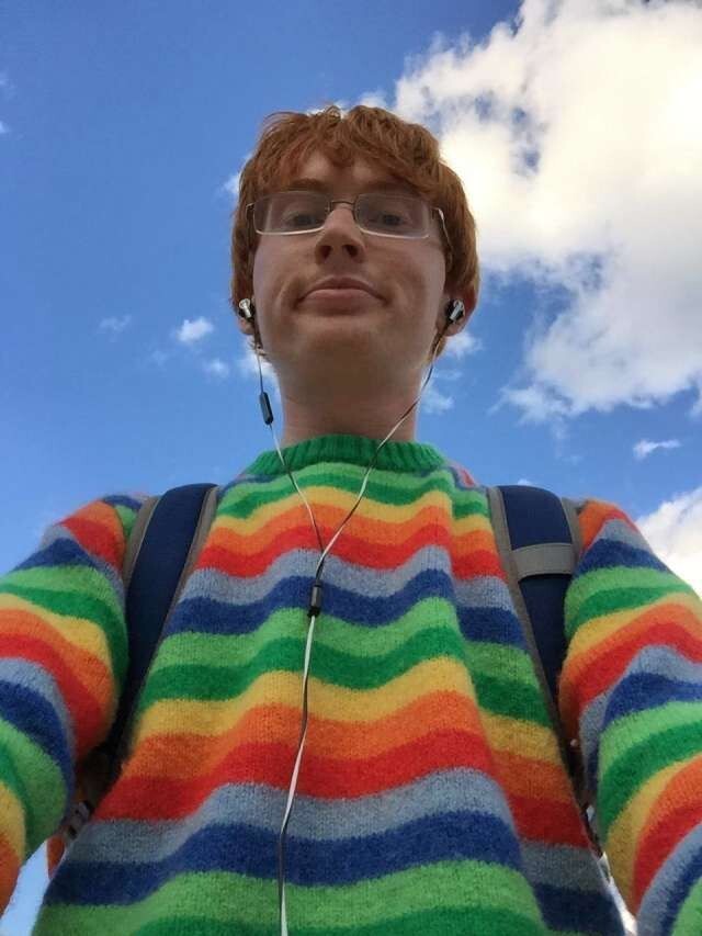 16. Вы любите радуги? Если да, вам понравится этот свитер.