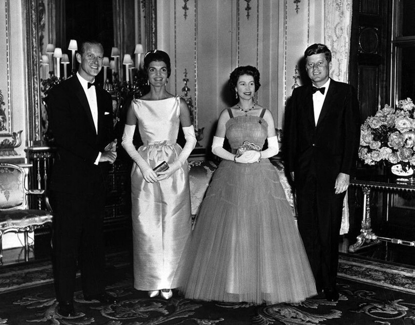 Интересные снимки королевы Елизаветы II и президентов США за десятки лет