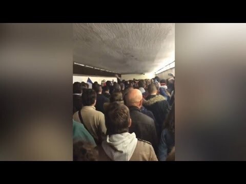... теракт в Париже, фанаты поют гимн своей страны 