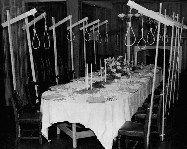 Обеденный стол обвиняемых на Нюрнбергском процессе. Германия, 1945 г