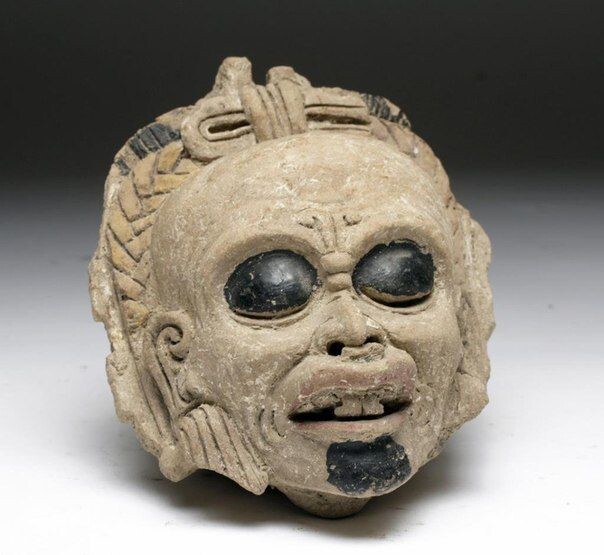 Керамический сосуд в форме головы шамана. Мексика, 450-650 год н.э.