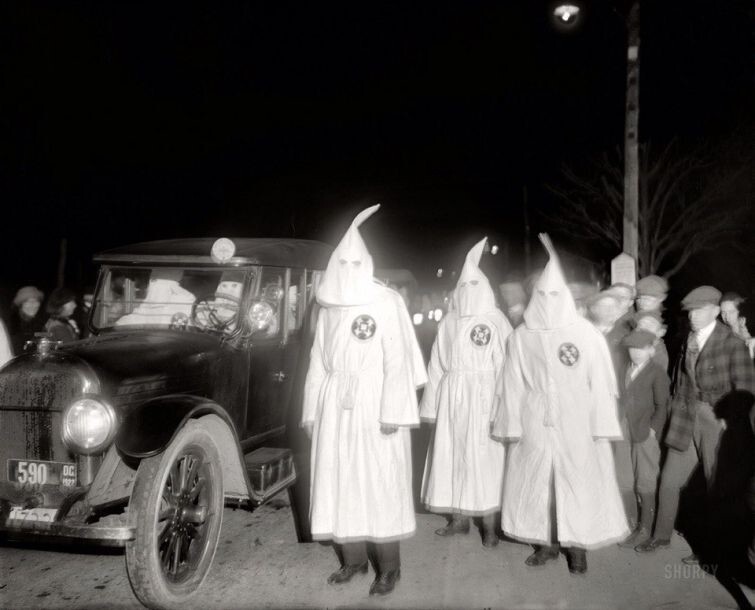Члены Ку-клукс-клана и их "кланомобиль". Сан-Франциско, 1922 год