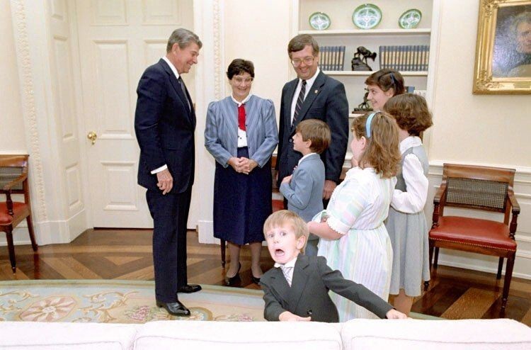 Рональд Рейган и семья конгрессмена Курта Велдона, 1987 год