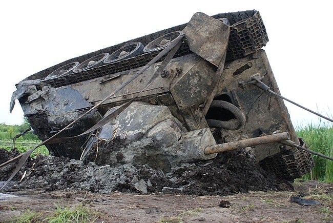 Подъем танка Т-34 в Черкасской области. 17-18 июня 2008 года