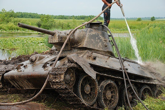 Подъем танка Т-34 в Черкасской области. 17-18 июня 2008 года