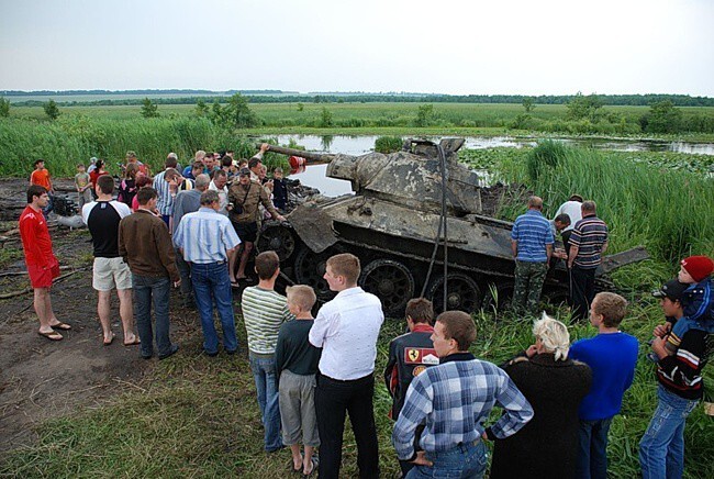 Подъем танка Т-34 в Черкасской области. 17-18 июня 2008 года