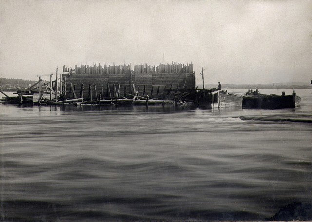 Кессон №3 после аварии, за 7 км ниже моста, 12.9.1932