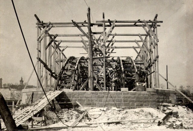 Сооружение подмостей в пролете №1, Март 1935г.