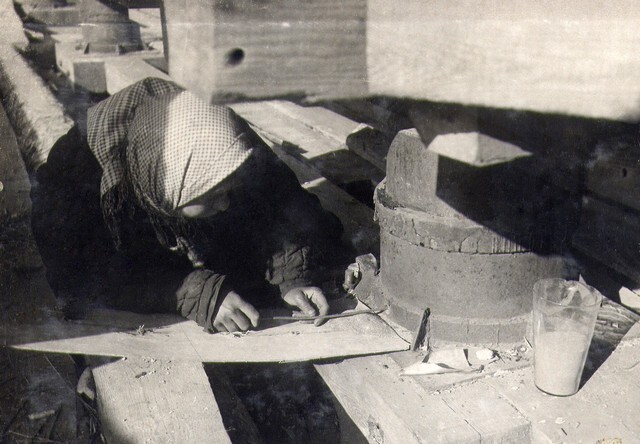 Выемка песка из песочницы при раскружаливании подмостей арочных пролетов. Октябрь 1935г.